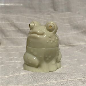 Avon Wild Rose Cream Sachet frog